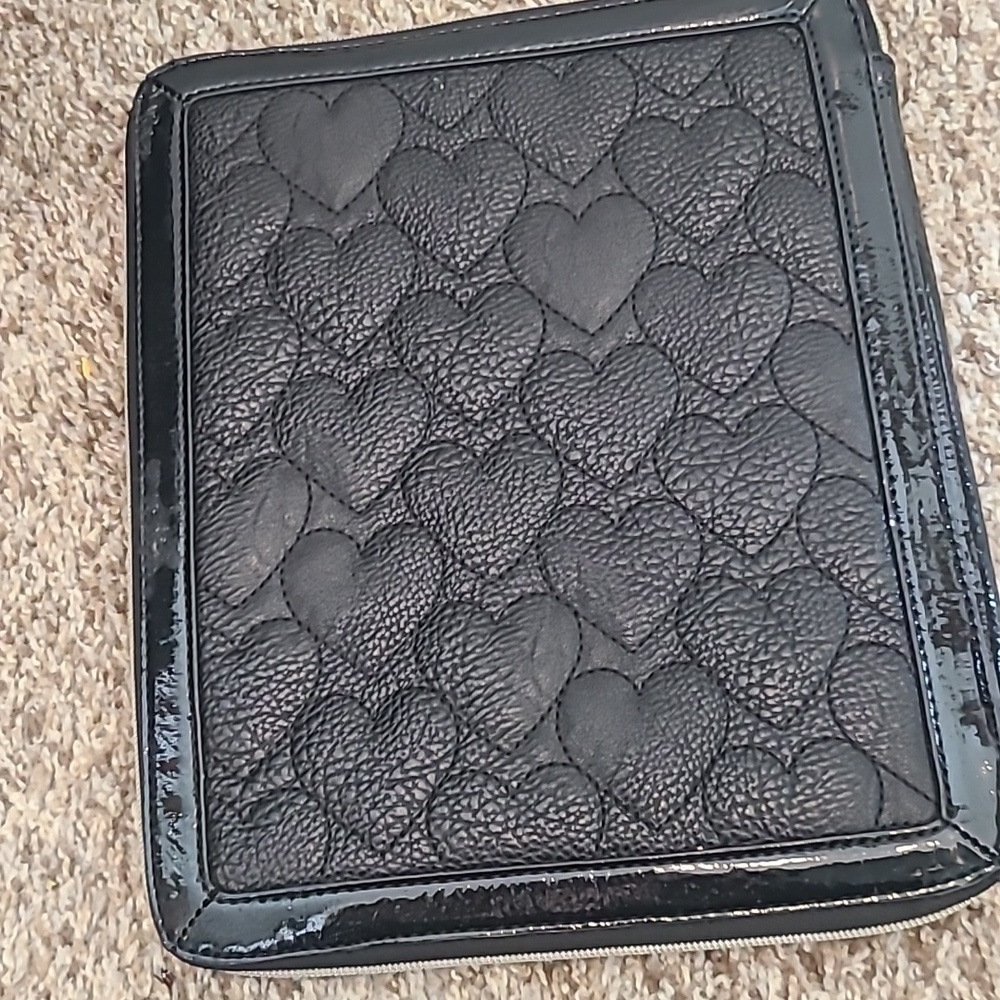 Betsey Johnson Black Heart-Quilted Case - Picture 2 of 9